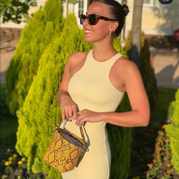 Mango Faux leather bucket bag bloggers fav - Picture 2 of 8